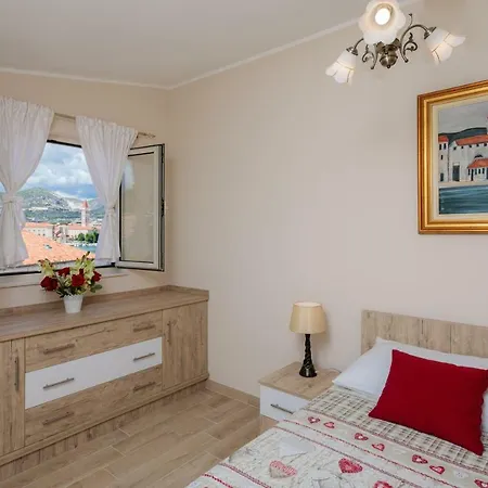 Oaza شقة تروغير